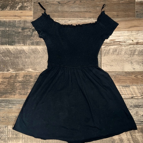 Hollister Dresses & Skirts - Off the Hollister Dress—Size Medium